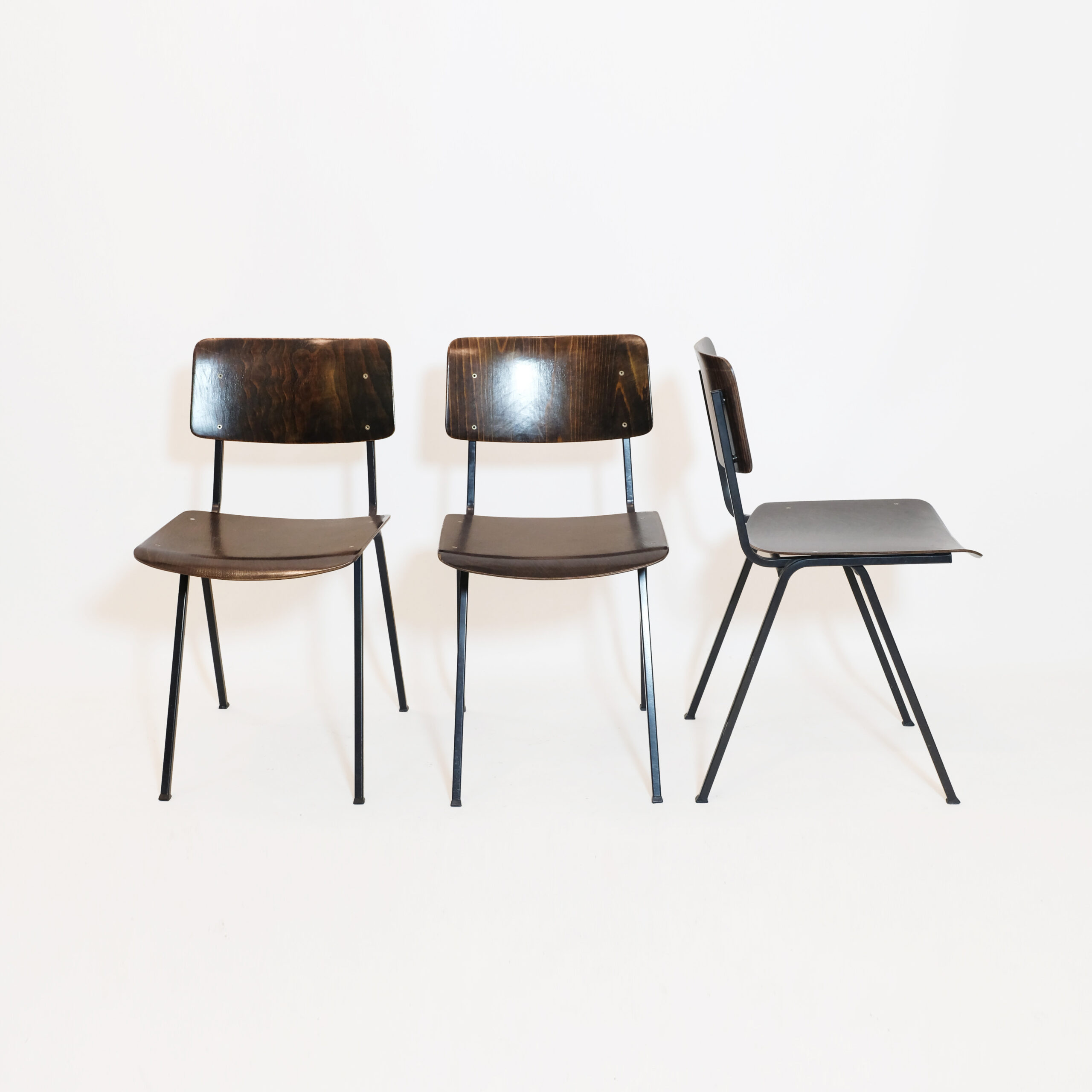 Eromes, trio de chaises F6 des années 60.