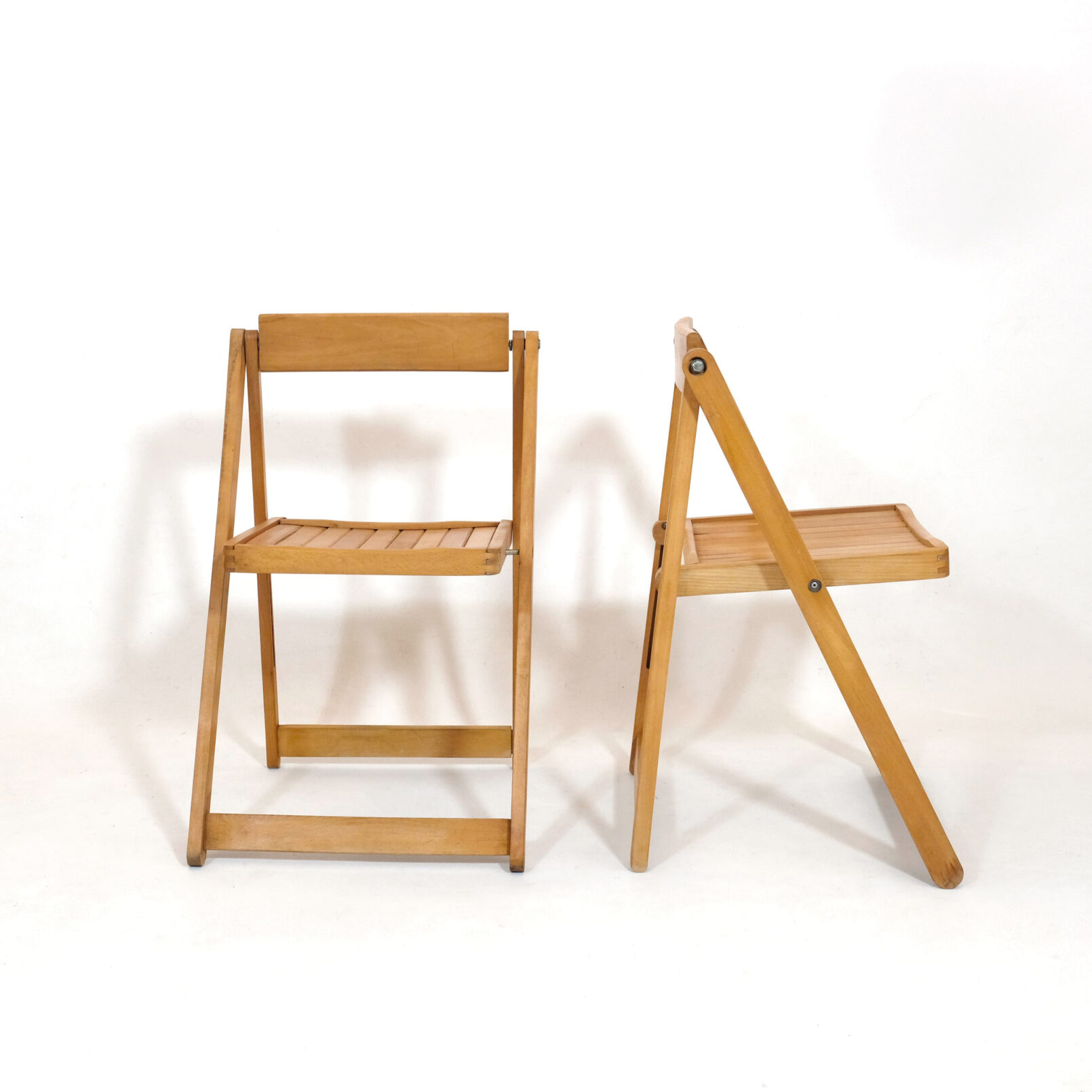 Pair of folding wooden chairs from the 80s.