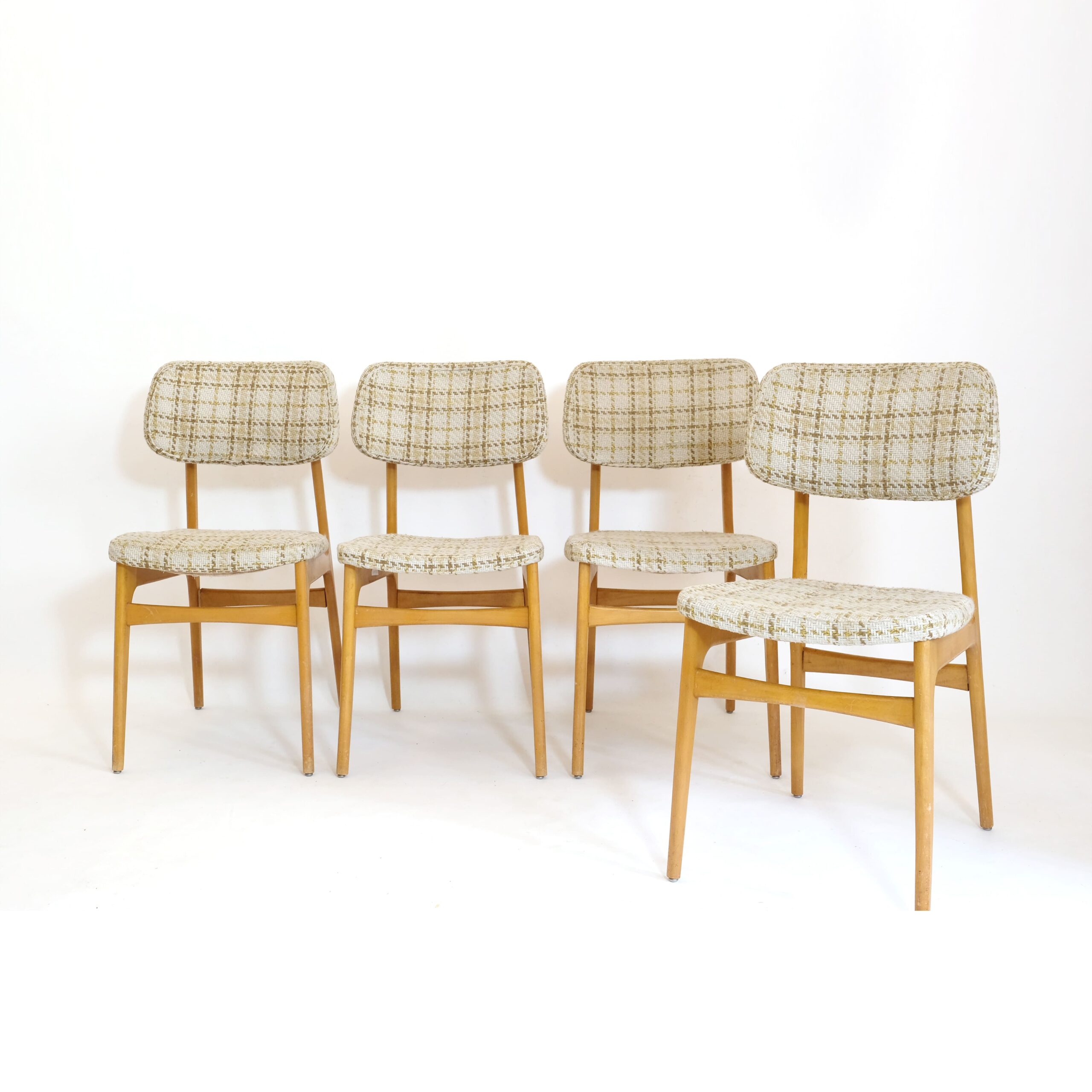Manufrance, ensemble de 4 chaises des années 60.